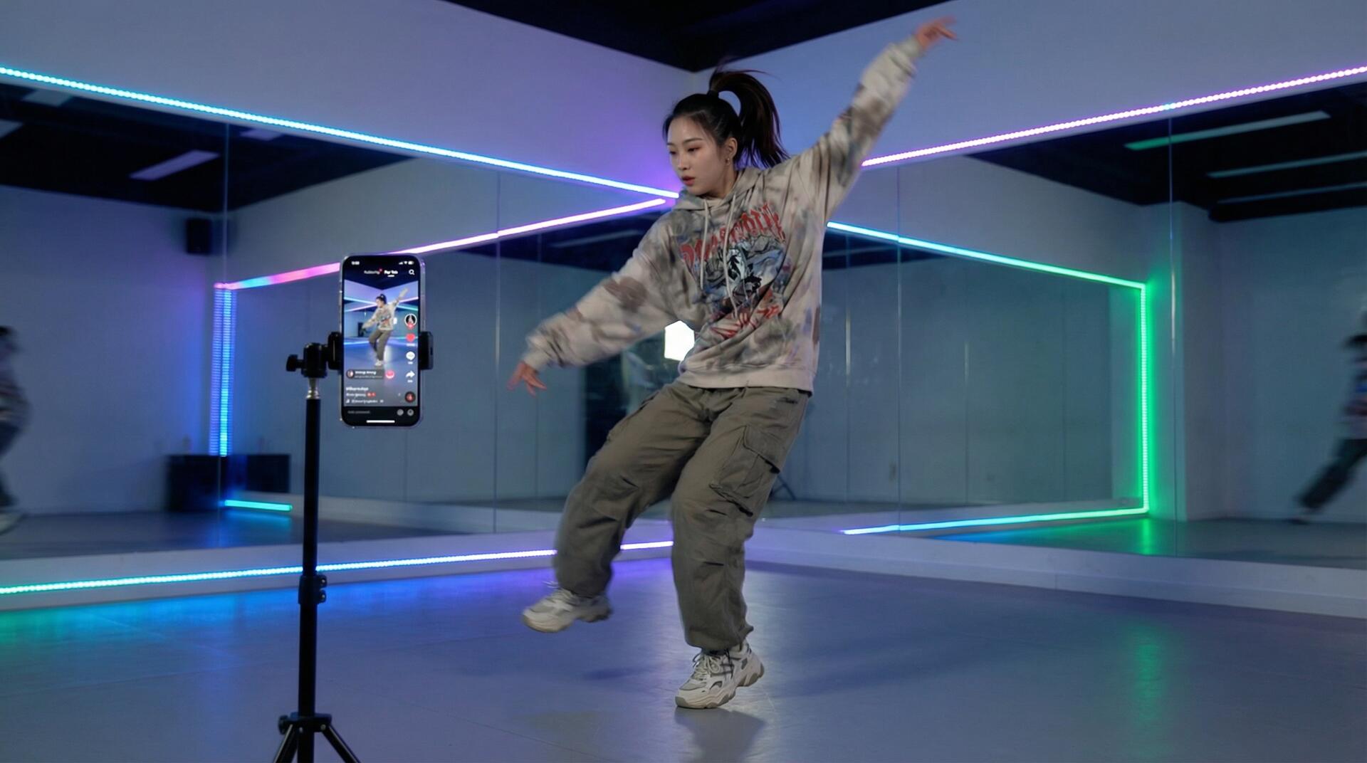 17c一起草舞蹈视频